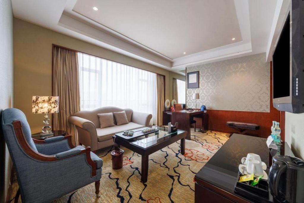 Eurasia International Hotel Dongguan  Dış mekan fotoğraf