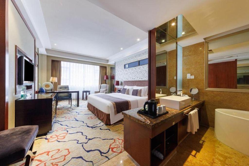 Eurasia International Hotel Dongguan  Dış mekan fotoğraf